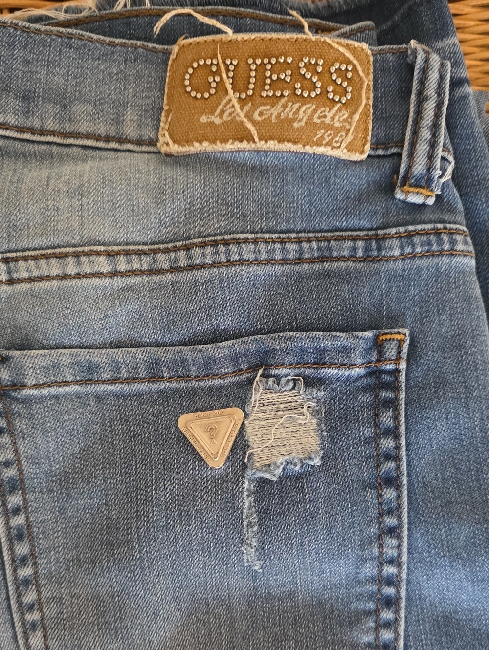 Guess Women's Slim Skinny Jeans in Light Blue Wash - Picture 4 of 4